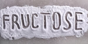 Wort 'Fructose' in Zucker geschrieben